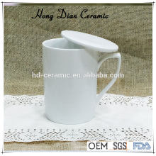 Tasse en céramique blanche avec couvercle, tasse en porcelaine de 300 ml en gros, tasse en céramique avec coaster / couvercle